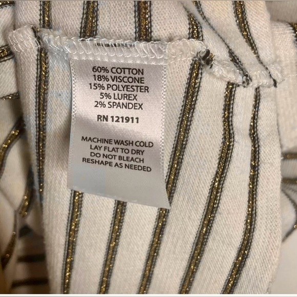 💕2/$25💕 metallic gold striped top M-L - Picture 5 of 7